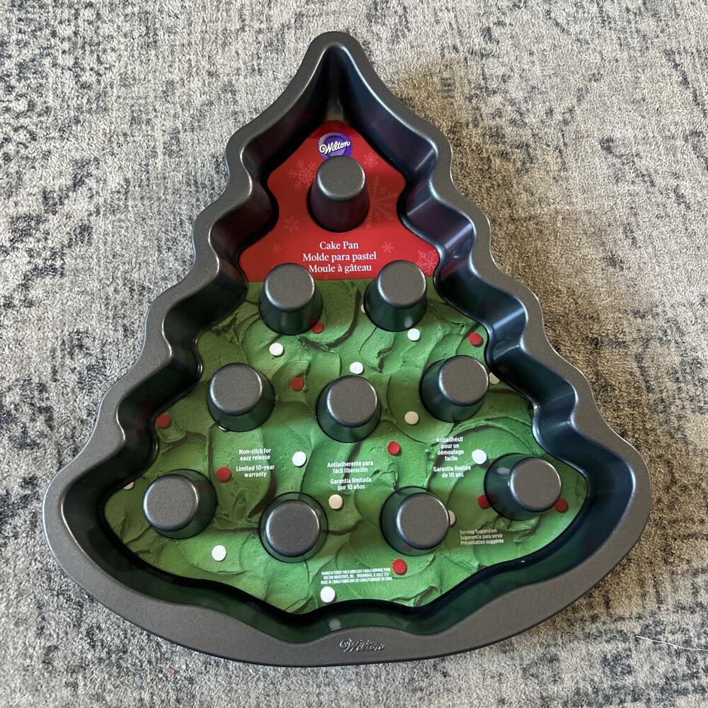 WILTON Christmas Tree 12.5" Non Stick Baking Cake Pan NEW